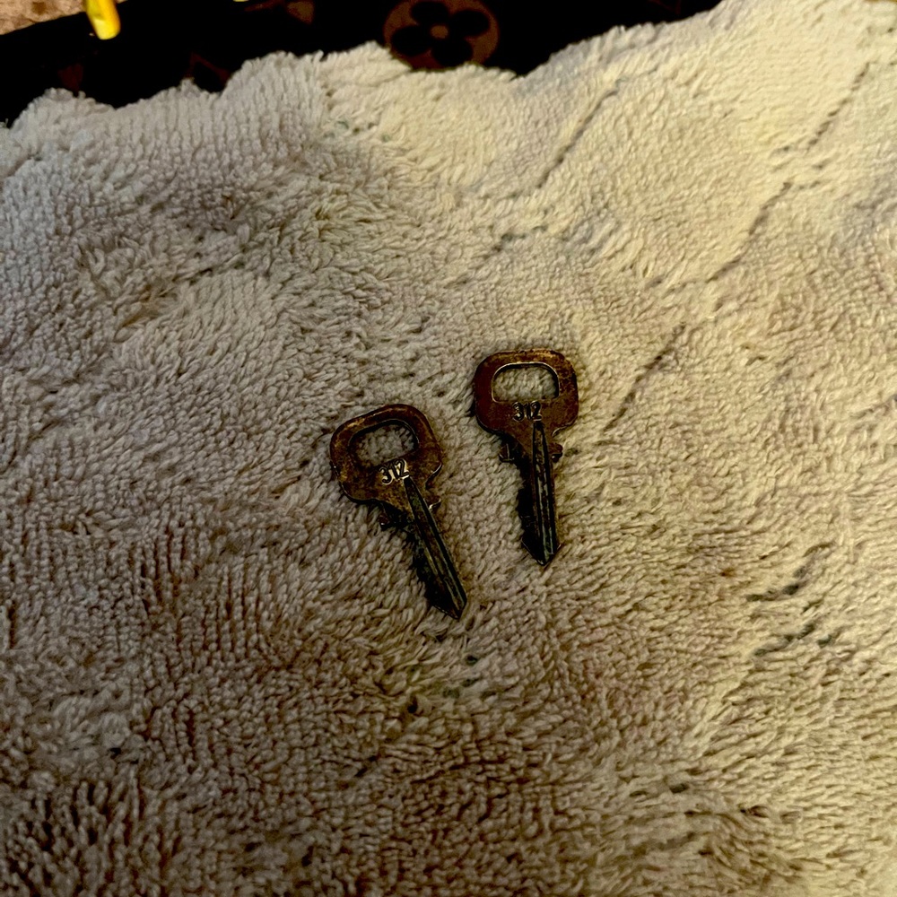 Louis Vuitton authentic Keys “312”